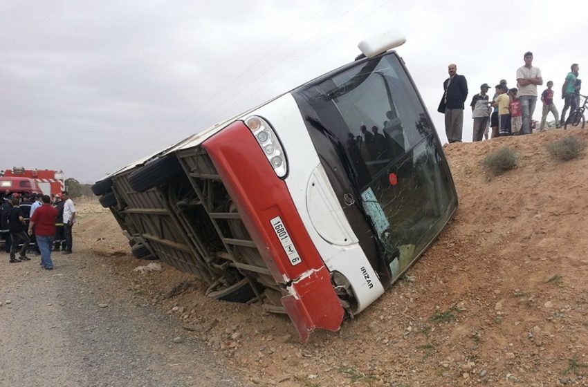 Rehamna: un mort et 22 blessés suite au renversement d’un autocar de transport des voyageurs