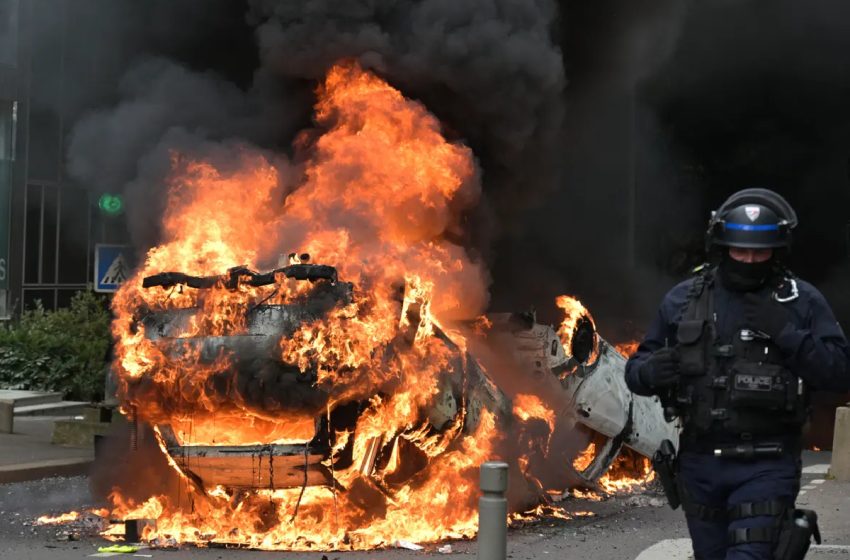  Bus et tramways suspendus , couvre-feu dans deux villes en France