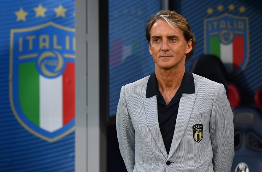 Le sélectionneur italien Roberto Mancini présente sa démission