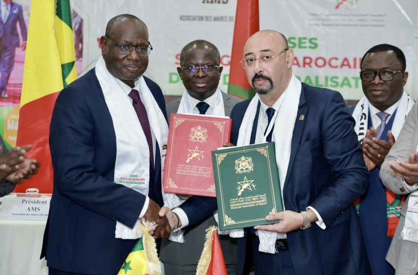  Assises Sénégalo-Marocaines de la Décentralisation: signature à Dakar d’une convention de partenariat entre l’AMPCC du Maroc et l’Association des Maires du Sénégal