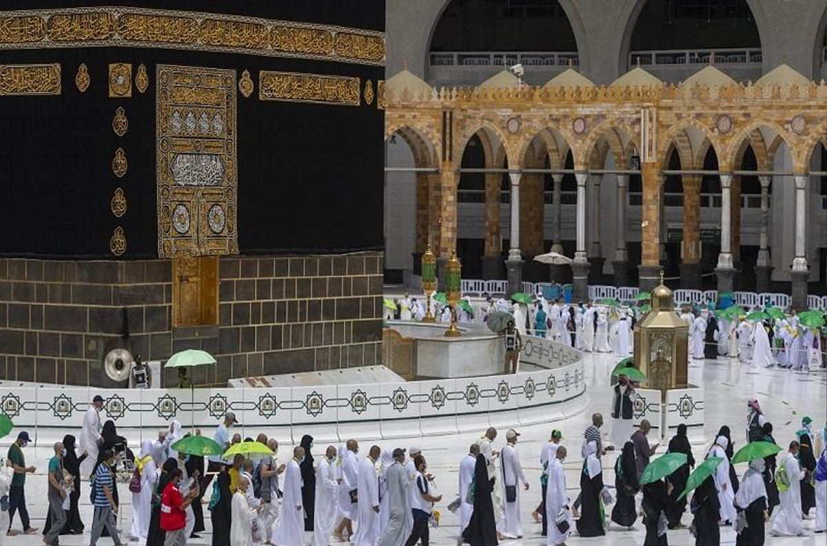 Les pèlerins pressés quittent Mina vers La Mecque pour accomplir le Tawaf d’adieu