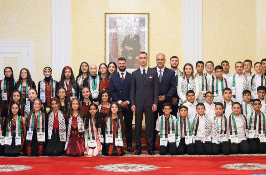 SAR le Prince Héritier Moulay El Hassan reçoit les enfants maqdessis participant à la 15ème édition des colonies de vacances de l’Agence Bayt Mal Al-Qods Acharif