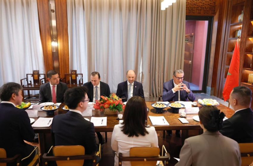 Le Chef du gouvernement rencontre à Shanghai le Président du groupe SUNRISE, leader mondial du textile