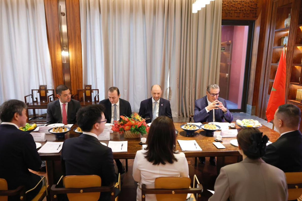 Le Chef du gouvernement rencontre à Shanghai le Président du groupe SUNRISE, leader mondial du textile