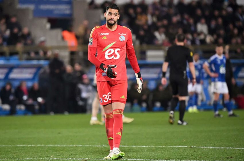  Le portier marocain Alaa Bellaarouch (RC Strasbourg) opéré des adducteurs