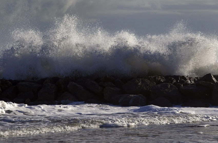 Vagues dangereuses de 4 à 6,5 m jeudi sur les côtes atlantiques entre Cap Spartel et Tarfaya (ministère)