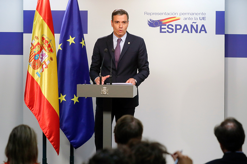  رئيس الوزراء الإسباني يحمّل المافيات مسؤولية وقائع مليلية