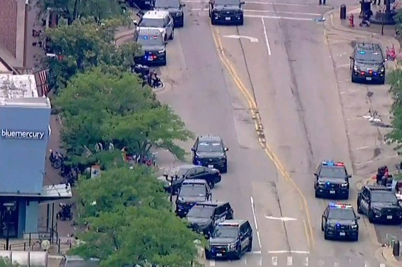  عاجل : مقتل خمسة أشخاص في إطلاق نار في مسيرة بمناسبة عيد الاستقلال الأميركي (شيكاغو)
