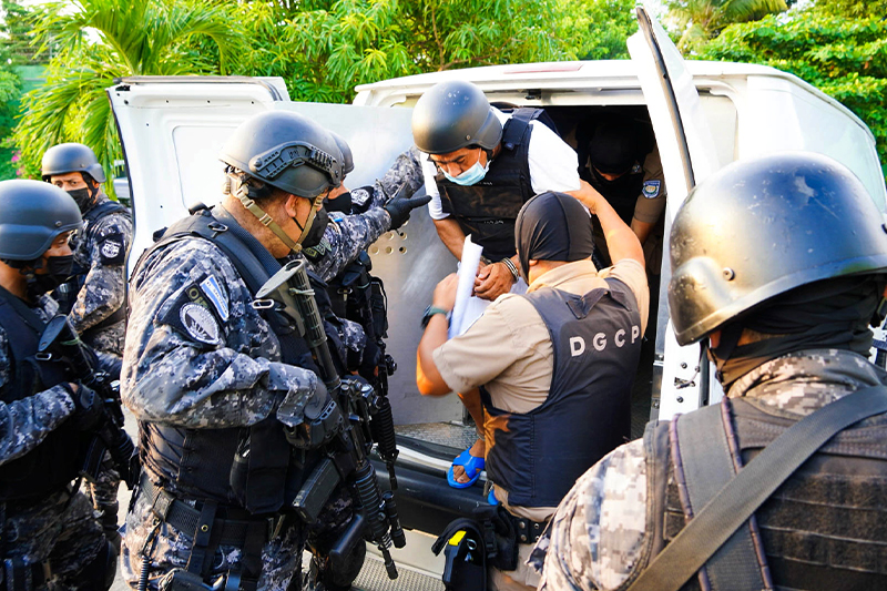  السلفادور : السلطات توقف حوالي 50 ألف شخصٍ يشتبه في انتمائهم إلى عصابات إجرامية