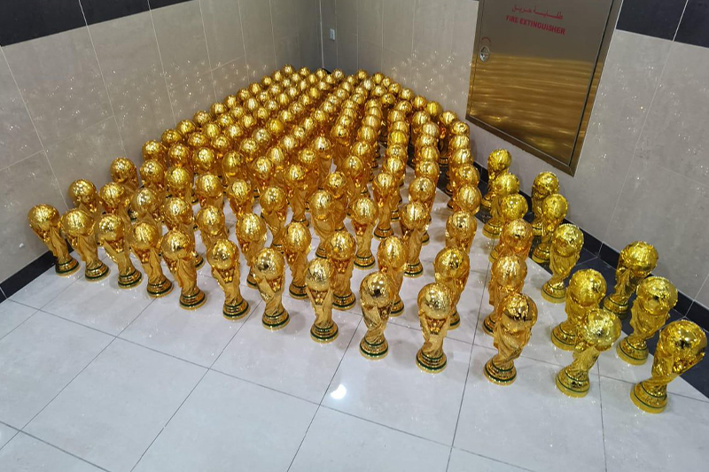  وزارة الداخلية القطرية تعلن ضبط 144 كأسا مقلدة لجائزة كأس العالم في كرة القدم
