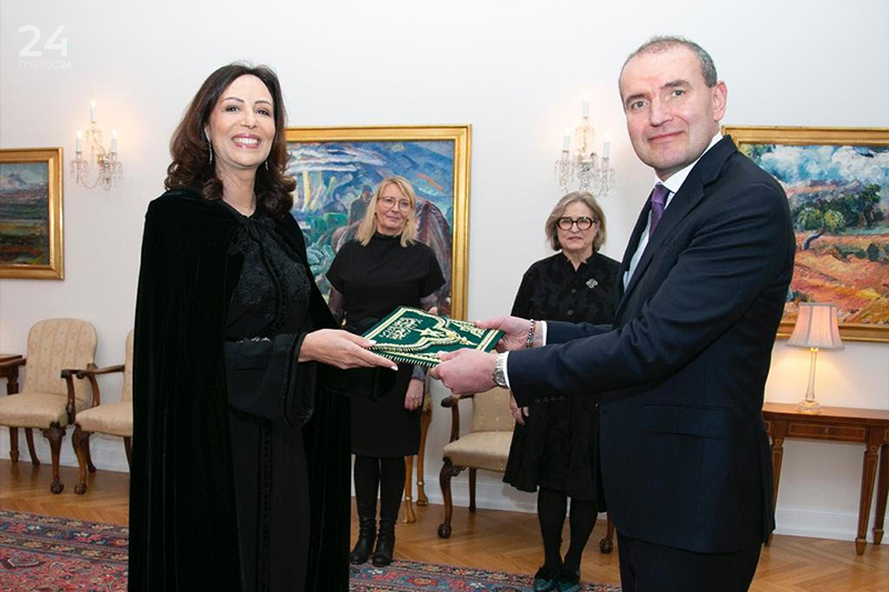  السيدة نبيلة فريدجي تقدم أوراق اعتمادها للرئيس الأيسلندي