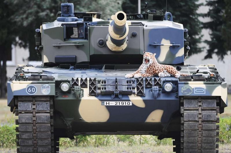 كندا تعلن عن إرسال أربع دبابات من طراز ليوبارد إلى أوكرانيا