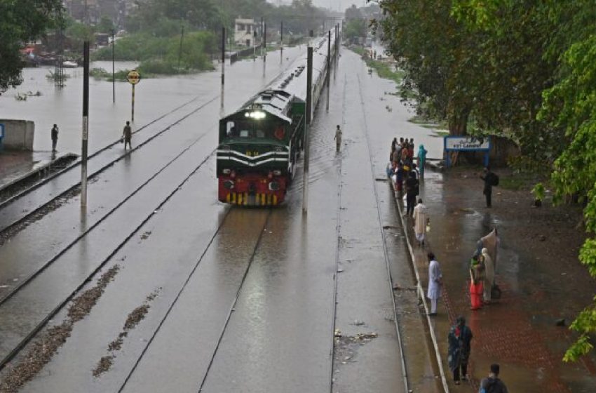  باكستان: مقتل 15 شخصا على الأقل بعد خروج قطار عن مساره
