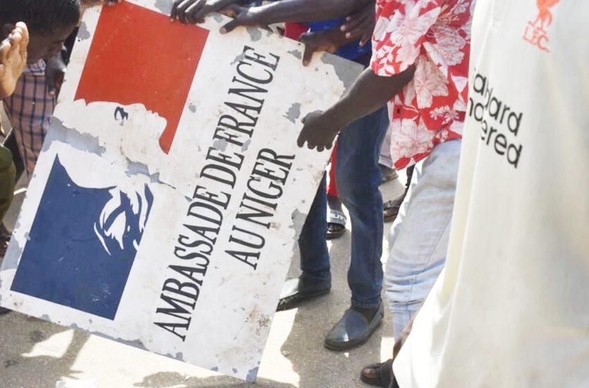 سلطات نيامي تمهل السفير الفرنسي 48 ساعة لمغادرة البلاد