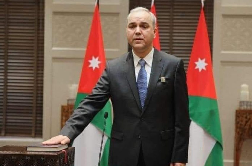توشيح حازم عصام الخطيب سفير الأردن السابق بالمغرب بالوسام العلوي من درجة ضابط