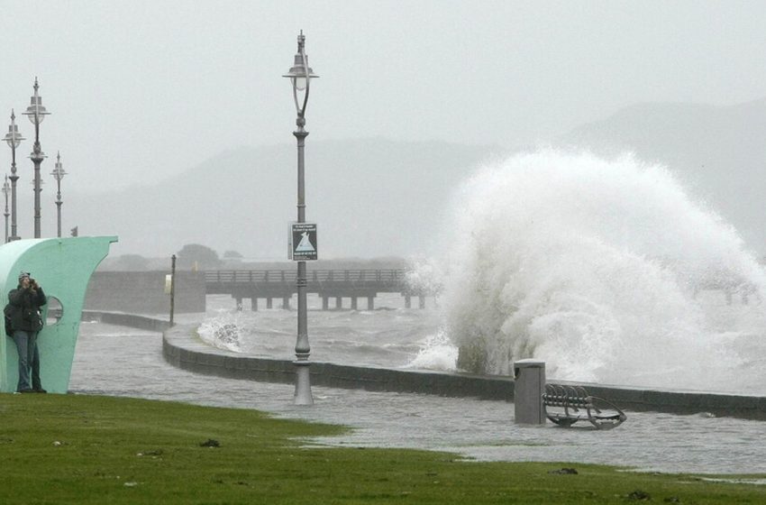  عاصفة بابيت بالمملكة المتحدة: ارتفاع عدد القتلى إلى أربعة