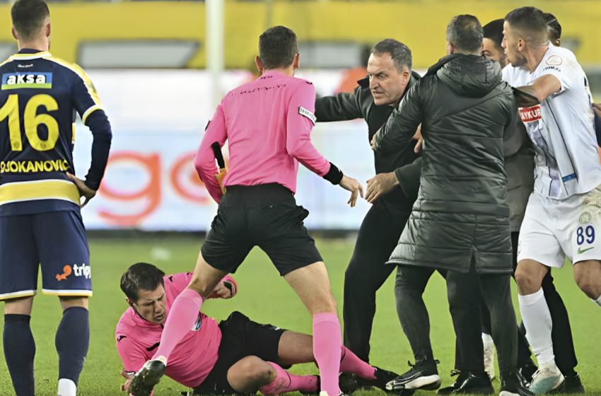 الدوري التركي لكرة القدم: تأجيل جميع المباريات إثر واقعة الاعتداء على حكم