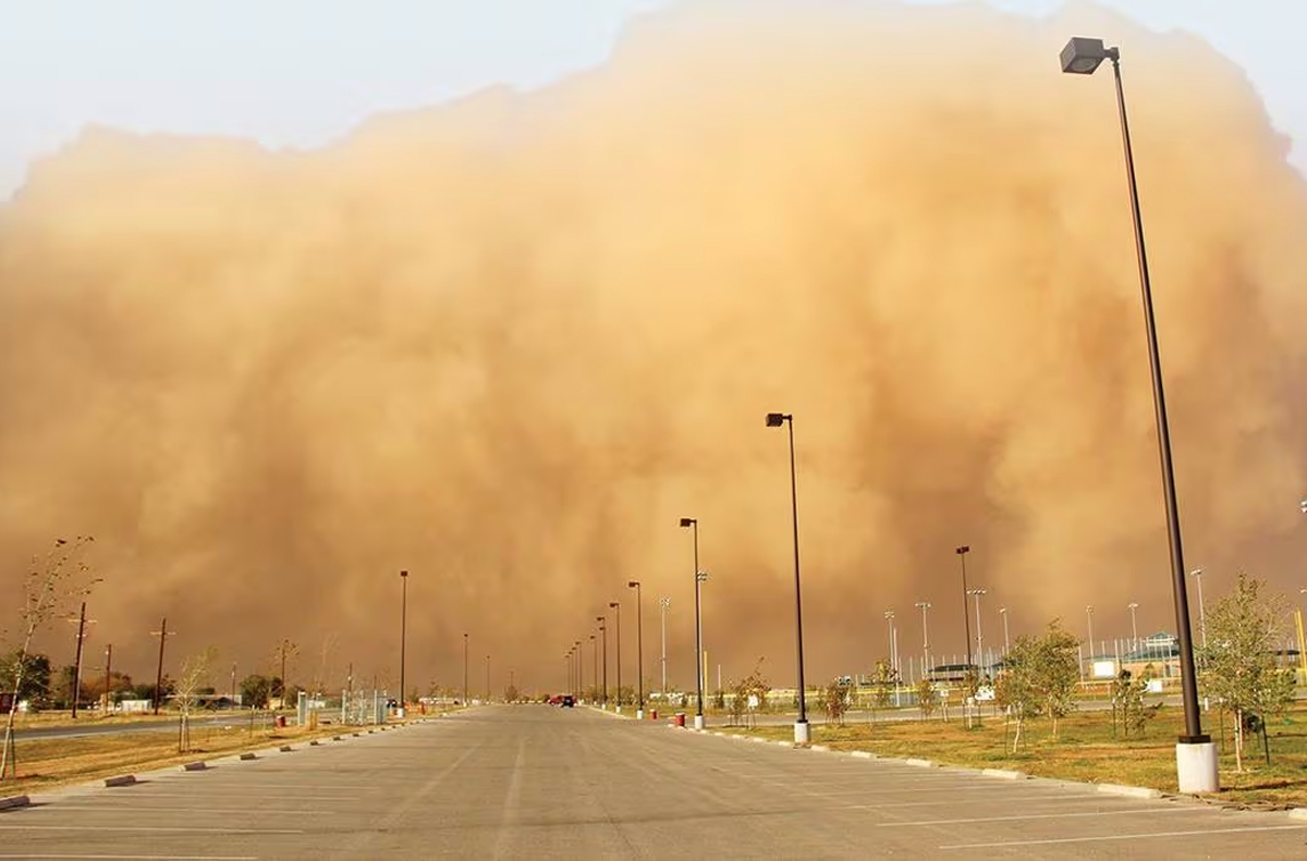 نشرة إنذارية: طقس حار من السبت إلى الاثنين وهبات رياح قوية مع تطاير الغبار الأحد بعدد من مناطق المملكة