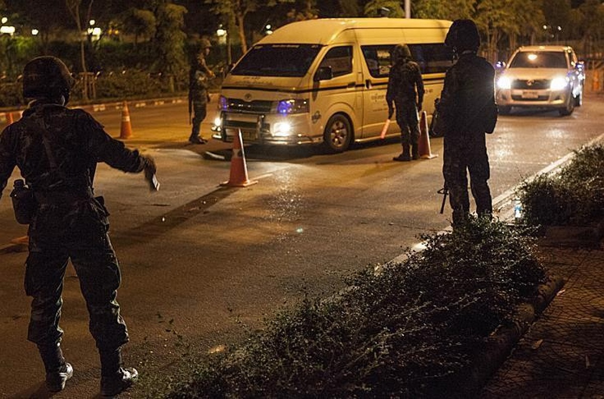 مصرع شخص وإصابة 16 آخرين في انفجار قنبلة جنوب تايلاند