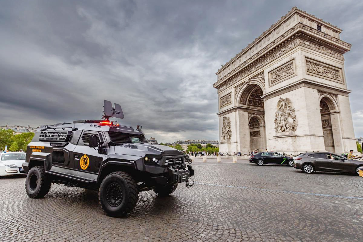 شرطي يتعرض لهجوم بسكين في باريس