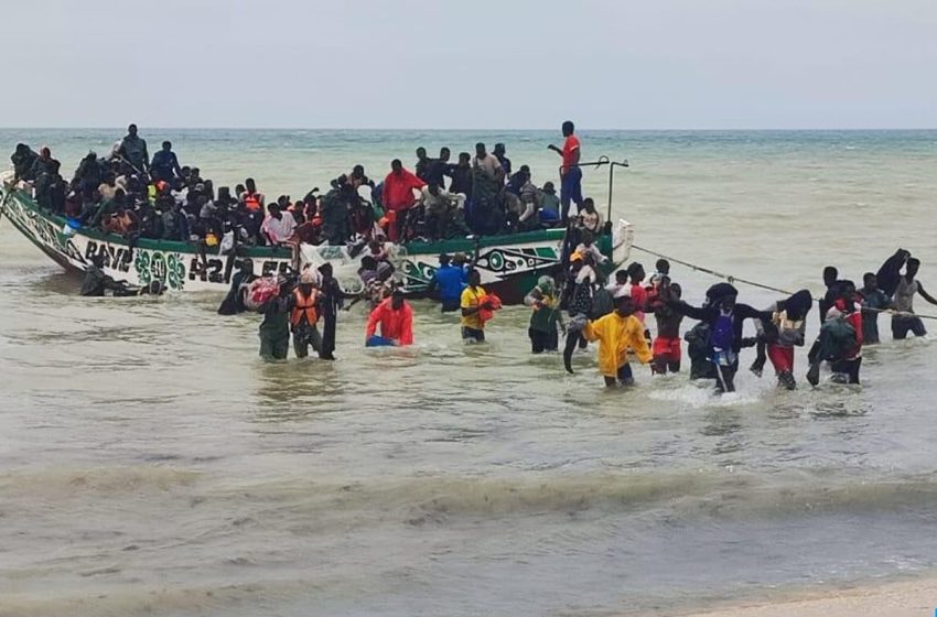 بئر كندوز: عناصر من القوات المسلحة الملكية تقدم المساعدة لـ 186 مرشحا للهجرة غير النظامية