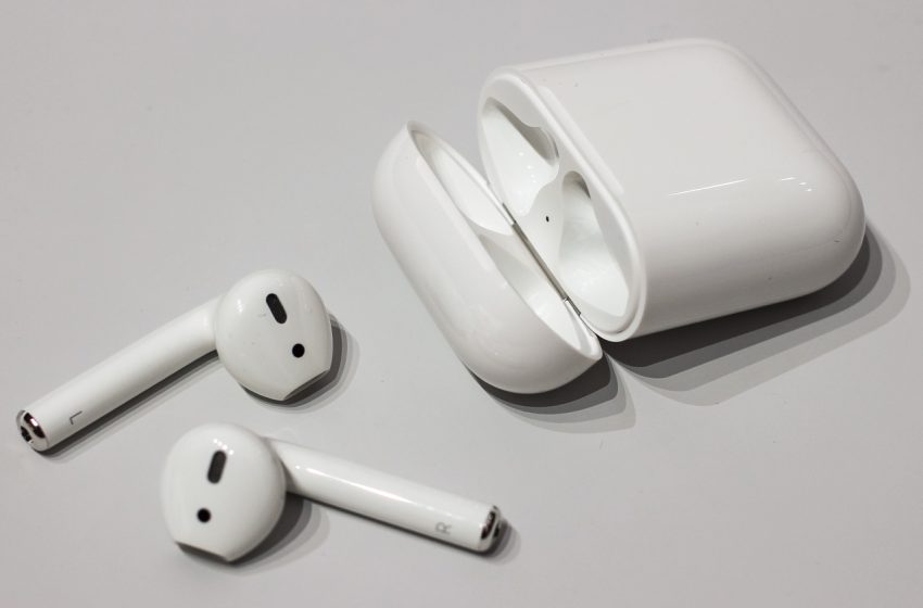  “آبل” تستعد لإضافة الترجمة الفورية إلى سماعات “AirPods”