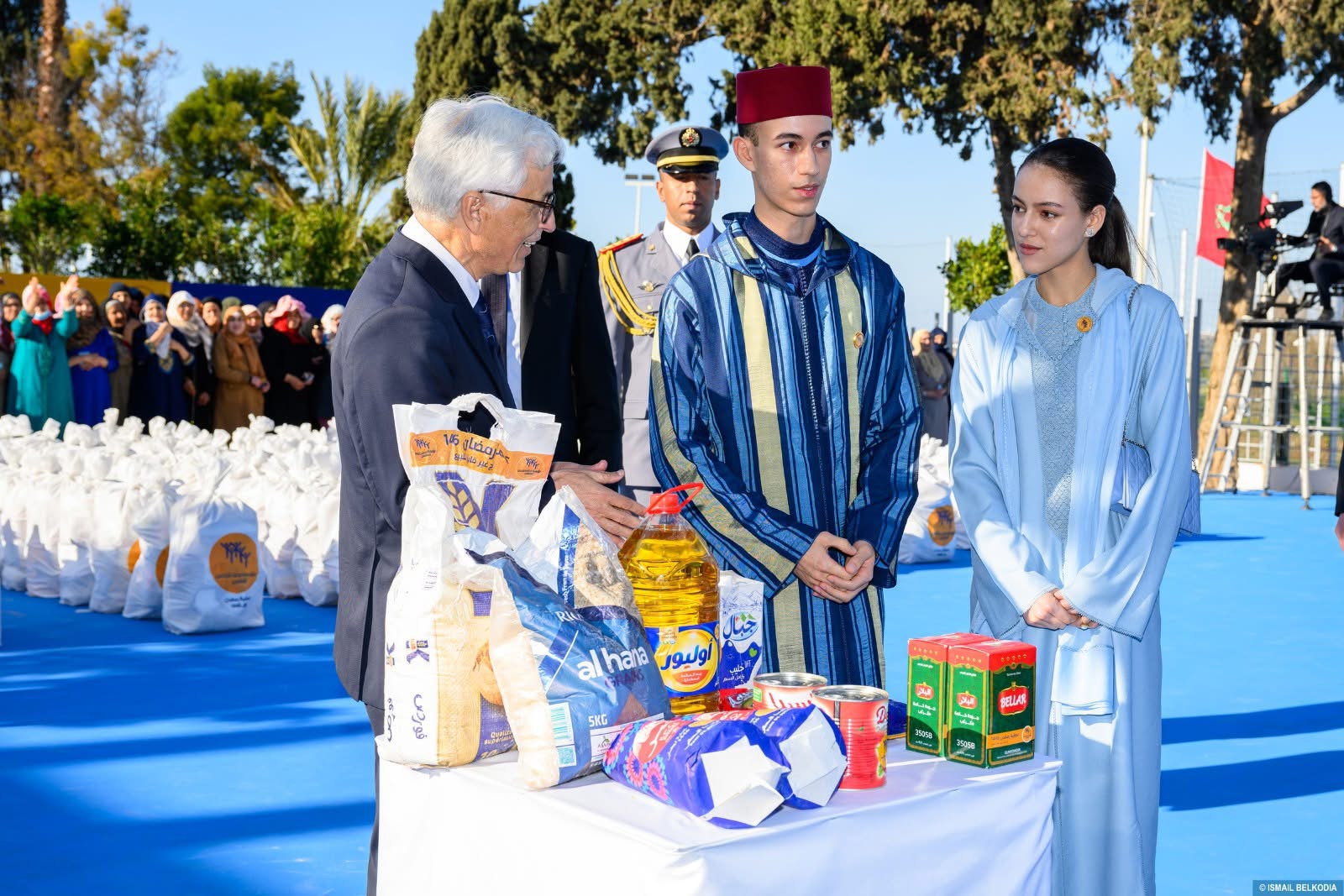 بتعليمات ملكية سامية، صاحب السمو الملكي ولي العهد الأمير مولاي الحسن وصاحبة السمو الملكي الأميرة للا خديجة يعطيان بالرباط انطلاقة العملية الوطنية “رمضان 1446” التي سيستفيد منها نحو 5 ملايين شخص